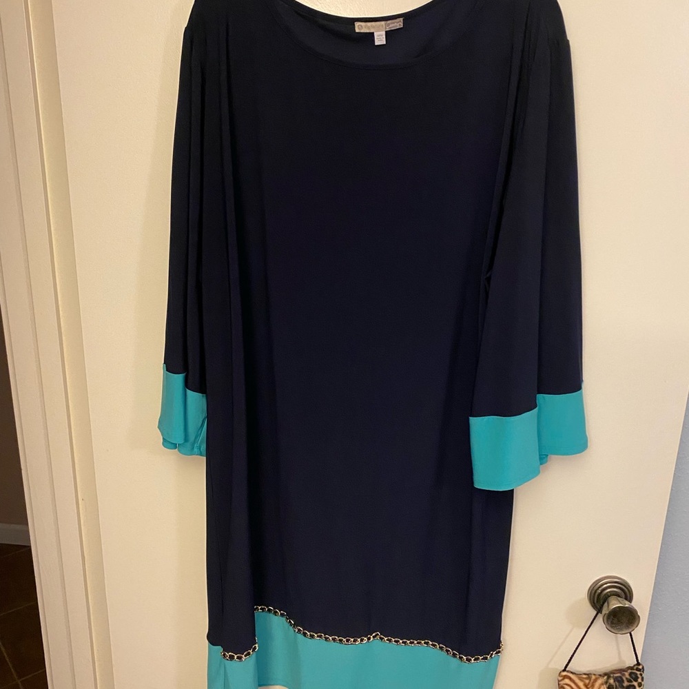 Navy & Green dress with bell sleeves & gold chain accent - size 3X
